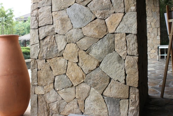 China Sesame Yellow Granite Random Flagstone Crazy Stone Irregular Flagstone Landscaping Stones supplier